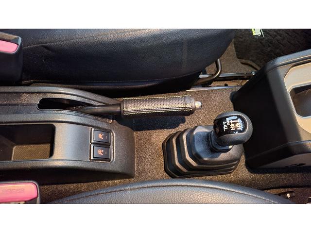 ジムニー 　４ＷＤ　ドライブレコーダー　ＥＴＣ　ＴＶ　オートクルーズコントロール　レーンアシスト　衝突被害軽減システム　ヘッドライトウォッシャー　スマートキー　電動格納ミラー　シートヒーター　ＡＴ　ＥＳＣ（5枚目）