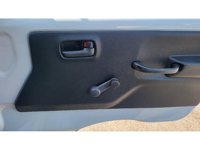 キャリイトラック 　軽トラック　ＭＴ　アルミホイール　エアコン　運転席エアバッグ（6枚目）