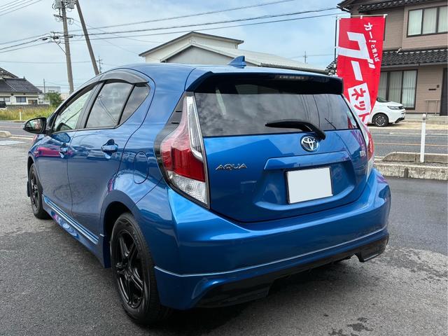 アクア S /禁煙車/新品タイヤ/純正フルエアロ/純正ナビ/バックカメラ/プッシュスタート/シートヒーター/ETC/(4枚目)