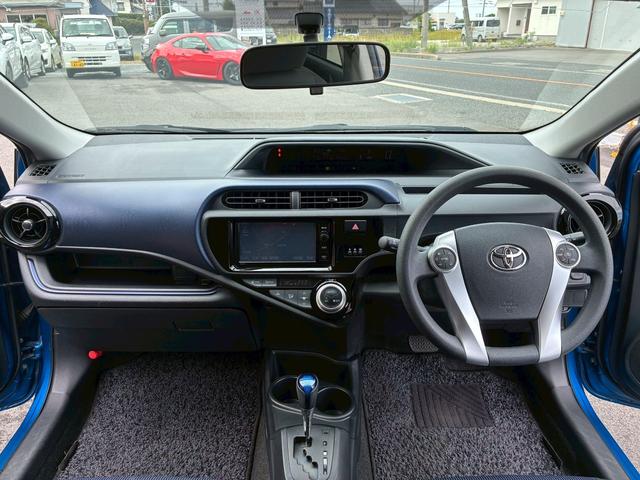 アクア S /禁煙車/新品タイヤ/純正フルエアロ/純正ナビ/バックカメラ/プッシュスタート/シートヒーター/ETC/(6枚目)