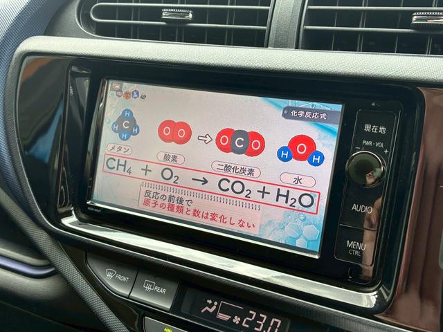 アクア S /禁煙車/新品タイヤ/純正フルエアロ/純正ナビ/バックカメラ/プッシュスタート/シートヒーター/ETC/(13枚目)