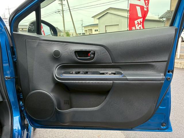 アクア S /禁煙車/新品タイヤ/純正フルエアロ/純正ナビ/バックカメラ/プッシュスタート/シートヒーター/ETC/(32枚目)