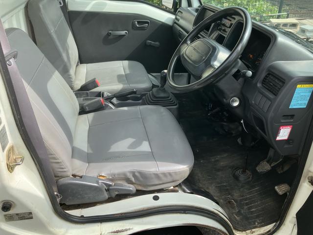 サンバートラック ＴＢ　４ＷＤ　５速マニュアル　エアコン　パワステ　運転席エアバッグ　三方開（2枚目）