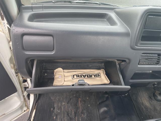 サンバートラック ＴＢ　４ＷＤ　５速マニュアル　エアコン　パワステ　運転席エアバッグ　三方開（11枚目）