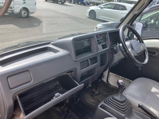 サンバートラック ＴＢ　４ＷＤ　５速マニュアル　エアコン　パワステ　運転席エアバッグ　三方開（12枚目）