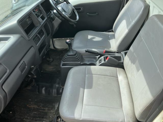 サンバートラック ＴＢ　４ＷＤ　５速マニュアル　エアコン　パワステ　運転席エアバッグ　三方開（14枚目）