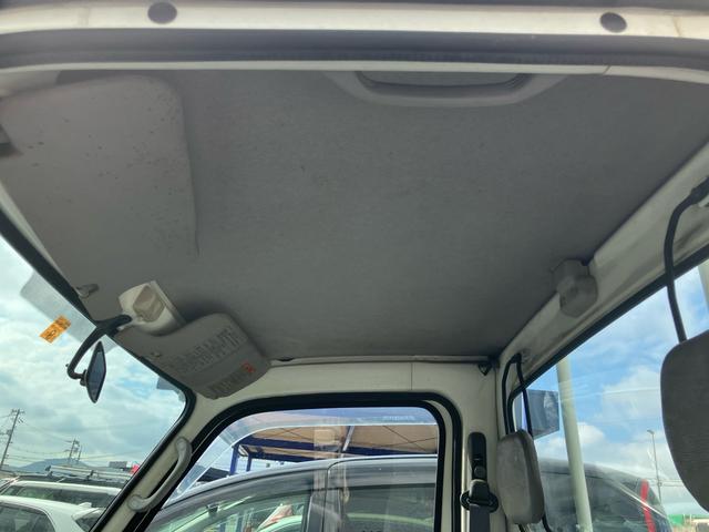 サンバートラック ＴＢ　４ＷＤ　５速マニュアル　エアコン　パワステ　運転席エアバッグ　三方開（16枚目）