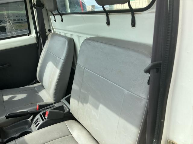 サンバートラック ＴＢ　４ＷＤ　５速マニュアル　エアコン　パワステ　運転席エアバッグ　三方開（17枚目）