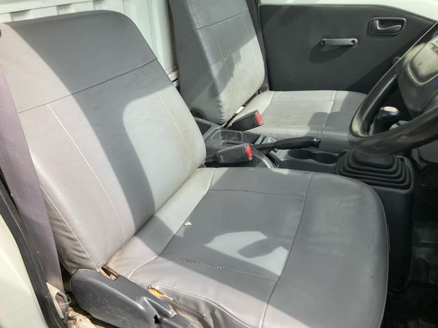 サンバートラック ＴＢ　４ＷＤ　５速マニュアル　エアコン　パワステ　運転席エアバッグ　三方開（22枚目）