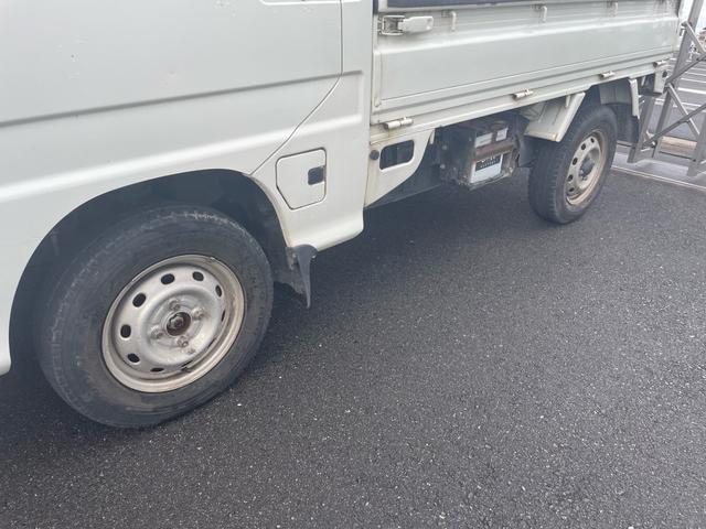 サンバートラック ＴＢ　４ＷＤ　５速マニュアル　エアコン　パワステ　運転席エアバッグ　三方開（27枚目）