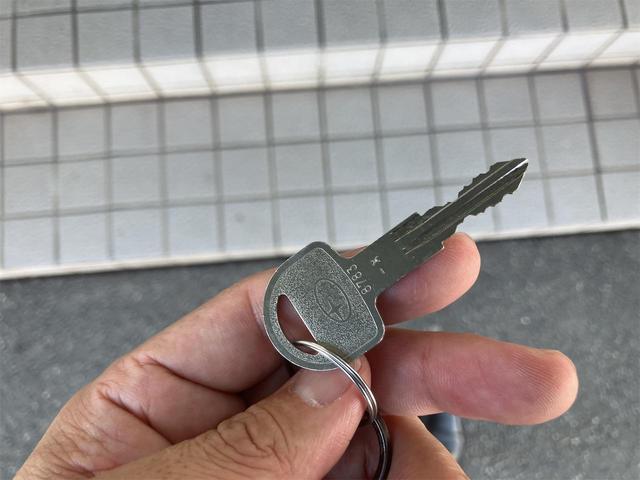 サンバートラック ＴＢ　４ＷＤ　５速マニュアル　エアコン　パワステ　運転席エアバッグ　三方開（36枚目）