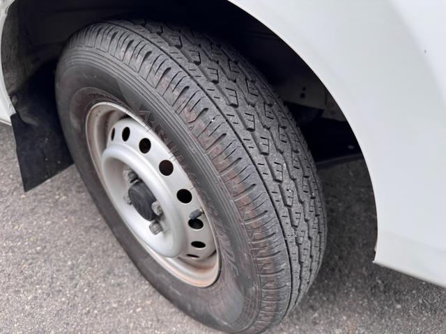 キャリイトラック ＫＣエアコン・パワステ農繁仕様　パートタイム４ＷＤ　マニュアル５速　エアコン　予備キー付き（27枚目）