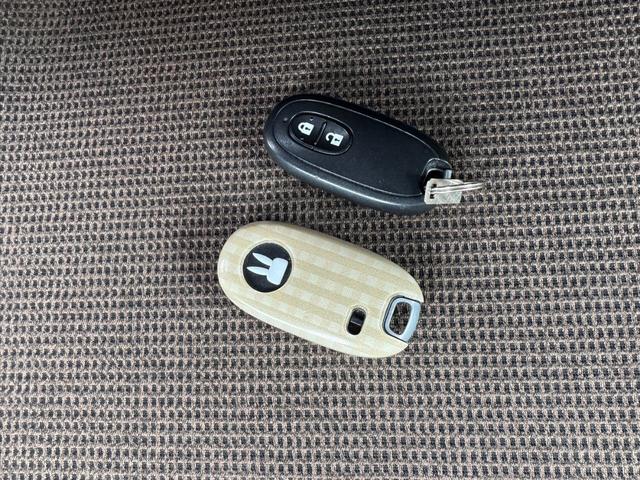 アルトラパン Ｇ　４ＷＤ　運転席側シートヒーター　プッシュスタート　純正デッキ　予備キー付き（36枚目）