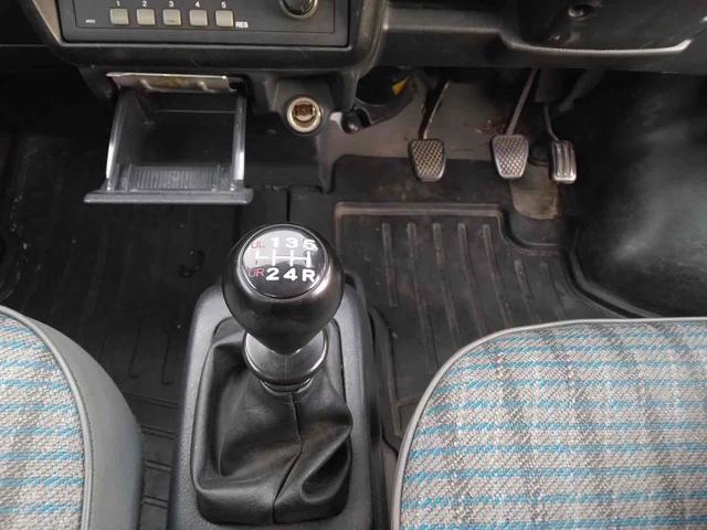 シフトレバー。ぜひ一度お客様の目で確認してください。