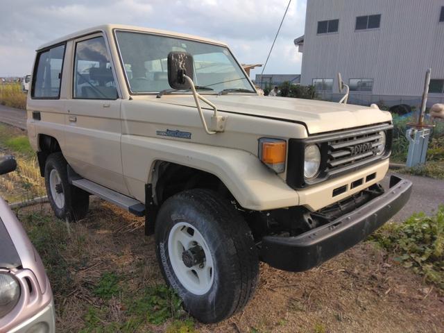 ランドクルーザー７０ ＬＸ　ディーゼル　４ＷＤ　５ＭＴ　５速マニュアルミッション　フェンダーミラー　社外アルミホイール（2枚目）