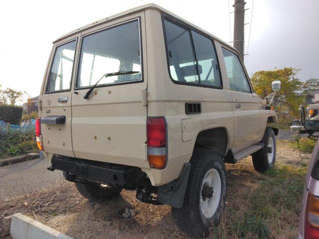 ランドクルーザー７０ ＬＸ　ディーゼル　４ＷＤ　５ＭＴ　５速マニュアルミッション　フェンダーミラー　社外アルミホイール（4枚目）