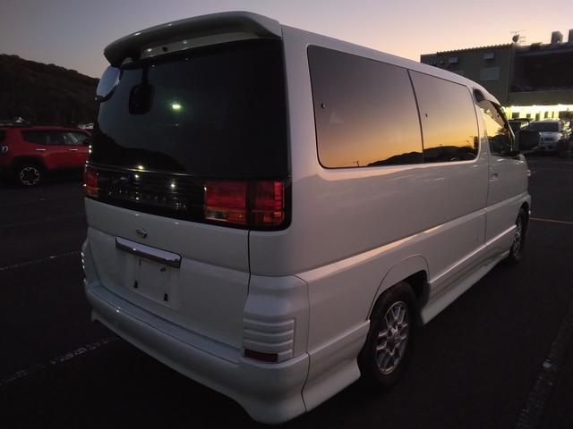 エルグランド リミテッドエディション　ディーゼルターボ　４ＷＤ　軽油　ディーゼル　ターボ　４ＷＤ　エアロ　アルミ　ＨＩＤ　フォグ　ＭＯＭＯコンビハンドル　３列シート８人乗り（4枚目）