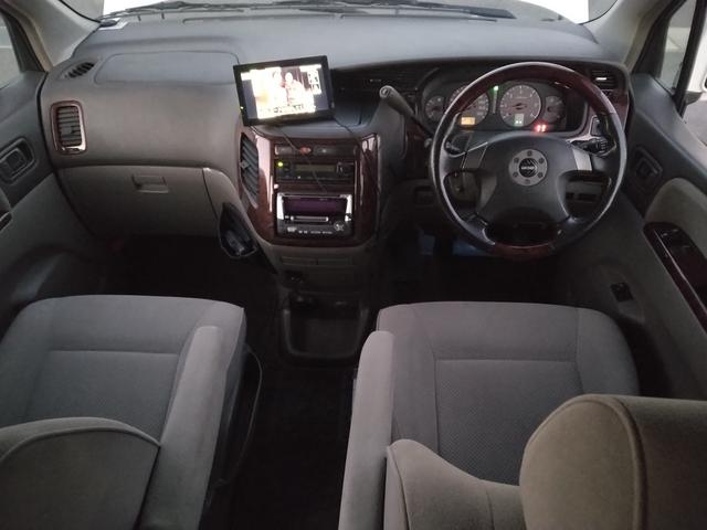 エルグランド リミテッドエディション　ディーゼルターボ　４ＷＤ　軽油　ディーゼル　ターボ　４ＷＤ　エアロ　アルミ　ＨＩＤ　フォグ　ＭＯＭＯコンビハンドル　３列シート８人乗り（5枚目）