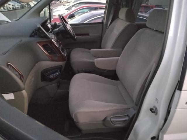 エルグランド リミテッドエディション　ディーゼルターボ　４ＷＤ　軽油　ディーゼル　ターボ　４ＷＤ　エアロ　アルミ　ＨＩＤ　フォグ　ＭＯＭＯコンビハンドル　３列シート８人乗り（7枚目）