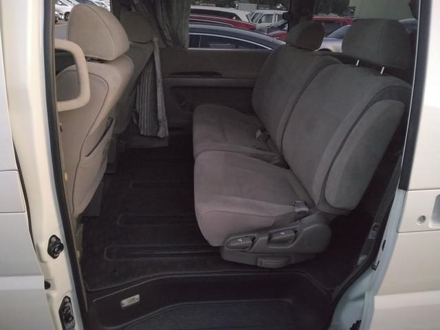 エルグランド リミテッドエディション　ディーゼルターボ　４ＷＤ　軽油　ディーゼル　ターボ　４ＷＤ　エアロ　アルミ　ＨＩＤ　フォグ　ＭＯＭＯコンビハンドル　３列シート８人乗り（8枚目）