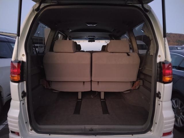 エルグランド リミテッドエディション　ディーゼルターボ　４ＷＤ　軽油　ディーゼル　ターボ　４ＷＤ　エアロ　アルミ　ＨＩＤ　フォグ　ＭＯＭＯコンビハンドル　３列シート８人乗り（9枚目）