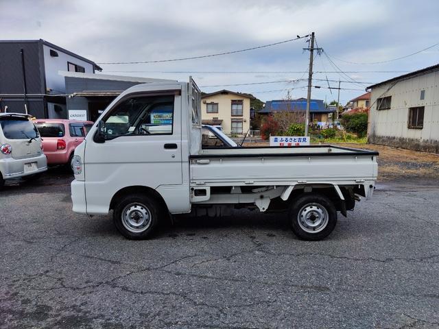 スペシャル パートタイム4WD 5速マニュアル 純正ラジオデッキ 3方開 回転レバー式ウインドウ 走行28000km シート破れなし(5枚目)