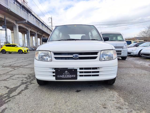 TA 5速マニュアル 4ナンバー登録車 軽貨物 3ドア エアコン パワーステアリング 衝突安全ボディ 純正ラジオデッキ 荷台フラット(2枚目)