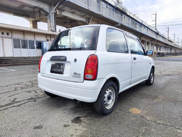 TA 5速マニュアル 4ナンバー登録車 軽貨物 3ドア エアコン パワーステアリング 衝突安全ボディ 純正ラジオデッキ 荷台フラット(8枚目)