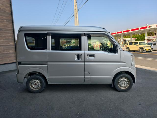 ＮＶ１００クリッパーバン ＤＸ　５速マニュアル　クラッチ新品　タイヤ新品　助手席エアバック　ワイヤレスキー　フロントパワーウィンドウ　エアバック　パワステ　エアコン（4枚目）