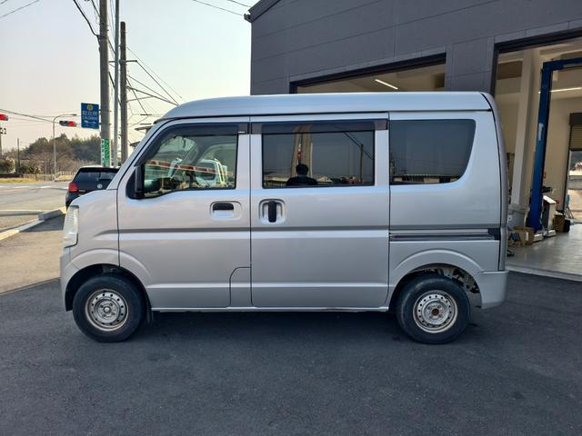 ＮＶ１００クリッパーバン ＤＸ　５速マニュアル　クラッチ新品　タイヤ新品　助手席エアバック　ワイヤレスキー　フロントパワーウィンドウ　エアバック　パワステ　エアコン（5枚目）