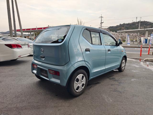 キャロル ＧＦ　５速マニュアル　横滑り防止機能　盗難警報装置　フロントパワーウインドウ　パワステ　マニュアルエアコン　エアバッグ　衝突安全ボディ　ワイヤレスキー　助手席エアバック　ＡＢＳ付（8枚目）