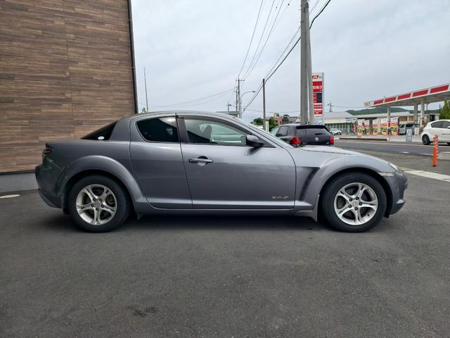 ＲＸ－８ ベースグレード　５速マニュアル　ＰＷ　ＡＣ　ＥＴＣ車載器　ＰＳ　ＤＳＣ　ＡＢＳ　衝突安全ボディ　寒冷地仕様　エアＢ　キーフリー　助手席エアバック　電動格納ドアミラー（4枚目）