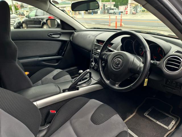 ＲＸ－８ ベースグレード　５速マニュアル　ＰＷ　ＡＣ　ＥＴＣ車載器　ＰＳ　ＤＳＣ　ＡＢＳ　衝突安全ボディ　寒冷地仕様　エアＢ　キーフリー　助手席エアバック　電動格納ドアミラー（10枚目）