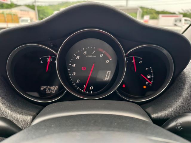 ＲＸ－８ ベースグレード　５速マニュアル　ＰＷ　ＡＣ　ＥＴＣ車載器　ＰＳ　ＤＳＣ　ＡＢＳ　衝突安全ボディ　寒冷地仕様　エアＢ　キーフリー　助手席エアバック　電動格納ドアミラー（15枚目）