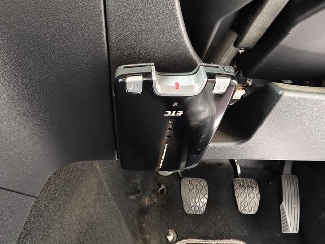 ＲＸ－８ ベースグレード　５速マニュアル　ＰＷ　ＡＣ　ＥＴＣ車載器　ＰＳ　ＤＳＣ　ＡＢＳ　衝突安全ボディ　寒冷地仕様　エアＢ　キーフリー　助手席エアバック　電動格納ドアミラー（19枚目）