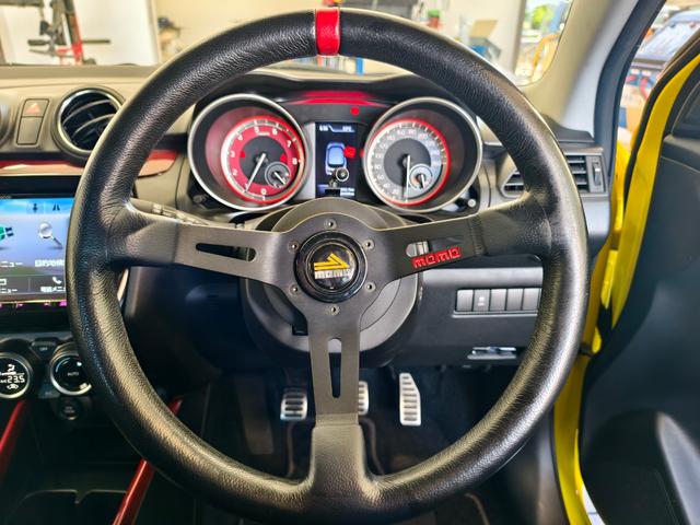 スイフトスポーツ ベースグレード　６速マニュアル　ＬＥＤヘットライト　ＵＳＢ接続　電動ミラー　盗難防止機能　アクティブクルーズ　パワーウィンド　ＡＵＴＯエアコン　ナビ・ＴＶ　Ｂｌｕｅｔｏｏｔｈオーディオ　キーレスキー　横滑り防止装置付（19枚目）