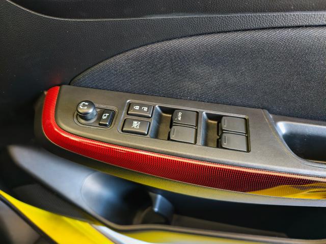 スイフトスポーツ ベースグレード　６速マニュアル　ＬＥＤヘットライト　ＵＳＢ接続　電動ミラー　盗難防止機能　アクティブクルーズ　パワーウィンド　ＡＵＴＯエアコン　ナビ・ＴＶ　Ｂｌｕｅｔｏｏｔｈオーディオ　キーレスキー　横滑り防止装置付（28枚目）