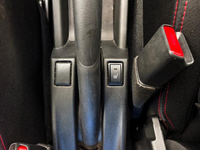 スイフトスポーツ ベースグレード　６速マニュアル　ＬＥＤヘットライト　ＵＳＢ接続　電動ミラー　盗難防止機能　アクティブクルーズ　パワーウィンド　ＡＵＴＯエアコン　ナビ・ＴＶ　Ｂｌｕｅｔｏｏｔｈオーディオ　キーレスキー　横滑り防止装置付（29枚目）