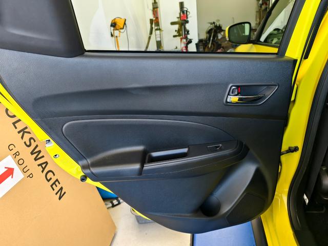スイフトスポーツ ベースグレード　６速マニュアル　ＬＥＤヘットライト　ＵＳＢ接続　電動ミラー　盗難防止機能　アクティブクルーズ　パワーウィンド　ＡＵＴＯエアコン　ナビ・ＴＶ　Ｂｌｕｅｔｏｏｔｈオーディオ　キーレスキー　横滑り防止装置付（33枚目）