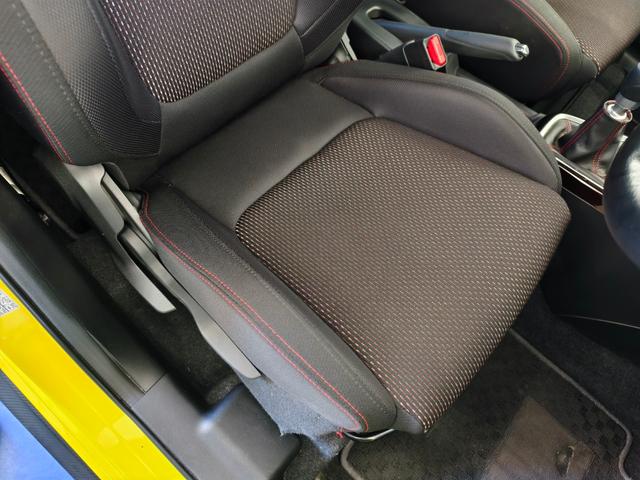 スイフトスポーツ ベースグレード　６速マニュアル　ＬＥＤヘットライト　ＵＳＢ接続　電動ミラー　盗難防止機能　アクティブクルーズ　パワーウィンド　ＡＵＴＯエアコン　ナビ・ＴＶ　Ｂｌｕｅｔｏｏｔｈオーディオ　キーレスキー　横滑り防止装置付（34枚目）