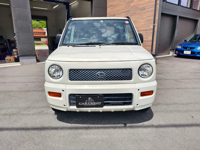 ネイキッド Ｇパッケージ　ワンオーナー　点検整備記録簿　ガレージ保管車　キーレス　パワーウインドウ　エアコン　エアバッグ　デュアルエアバック　パワステ（2枚目）