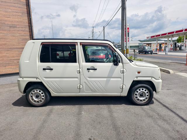 ネイキッド Ｇパッケージ　ワンオーナー　点検整備記録簿　ガレージ保管車　キーレス　パワーウインドウ　エアコン　エアバッグ　デュアルエアバック　パワステ（4枚目）