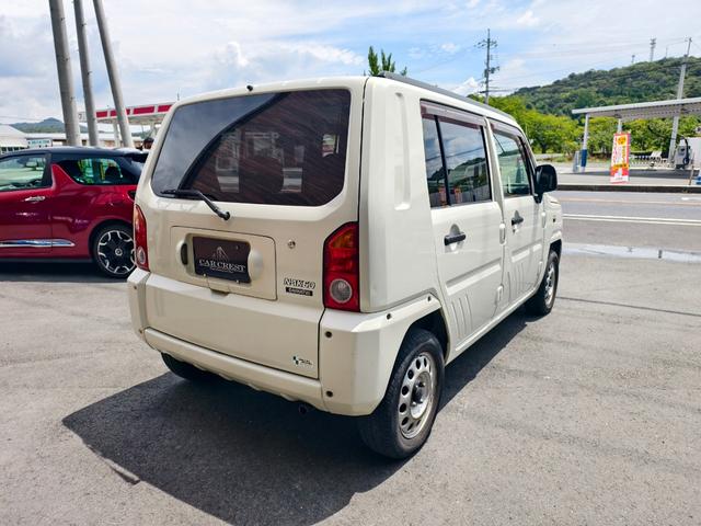 ネイキッド Ｇパッケージ　ワンオーナー　点検整備記録簿　ガレージ保管車　キーレス　パワーウインドウ　エアコン　エアバッグ　デュアルエアバック　パワステ（8枚目）