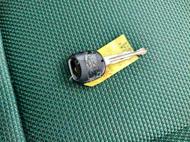 ネイキッド Ｇパッケージ　ワンオーナー　点検整備記録簿　ガレージ保管車　キーレス　パワーウインドウ　エアコン　エアバッグ　デュアルエアバック　パワステ（27枚目）