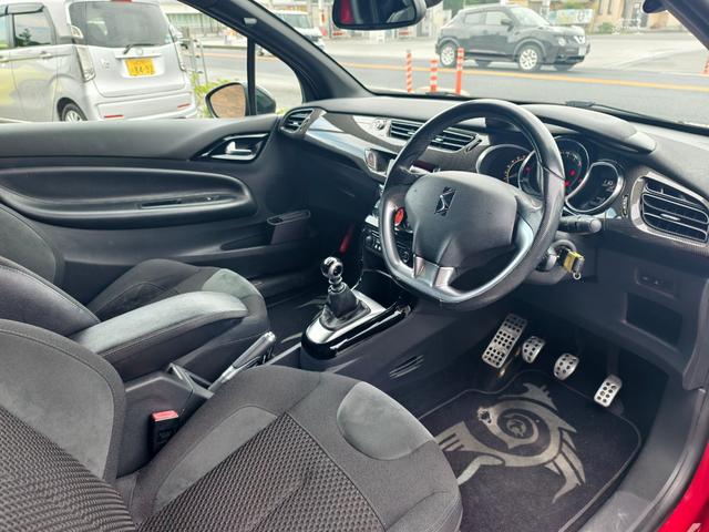 ＤＳ３ スポーツシック　６速マニュアル　オートクルーズコントロール　盗難防止システム　ＡＢＳ　ＡＵＴＯエアコン　パワーウィンドウ　エアバッグ　パワステ（10枚目）