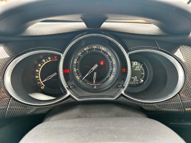 ＤＳ３ スポーツシック　６速マニュアル　オートクルーズコントロール　盗難防止システム　ＡＢＳ　ＡＵＴＯエアコン　パワーウィンドウ　エアバッグ　パワステ（17枚目）