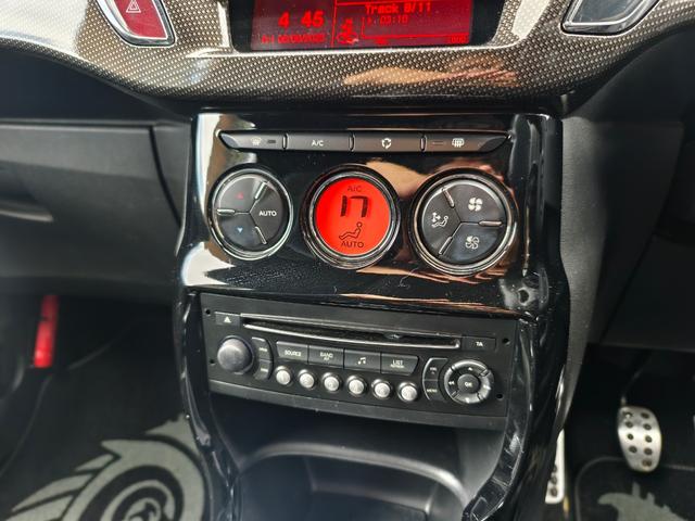 ＤＳ３ スポーツシック　６速マニュアル　オートクルーズコントロール　盗難防止システム　ＡＢＳ　ＡＵＴＯエアコン　パワーウィンドウ　エアバッグ　パワステ（20枚目）