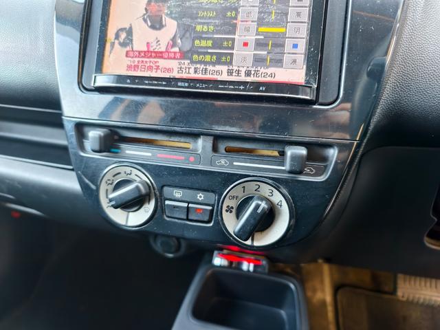 ミラージュ Ｅ　エアコン　パワステ　パワーウインドウ　運転席エアバッグ　助手席エアバッグ　ＡＢＳ　衝突安全ボディ　ナビ　ＥＴＣ　スペアタイヤ（19枚目）