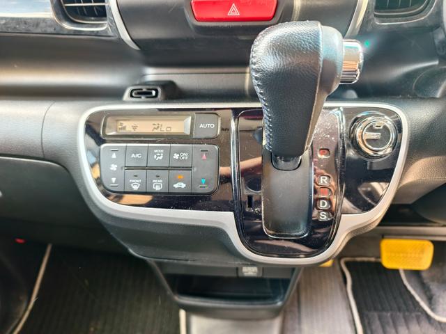 N-BOXカスタム モデューロX Gターボパッケージ メモリーナビ BTオーディオ 衝突被害軽減ブレーキ インテリキー オートクルーズ 両側自動ドア 地デジ ターボ アイドリングストップ ベンチシート ETC オートエアコン リアカメラ 横滑り防止(23枚目)