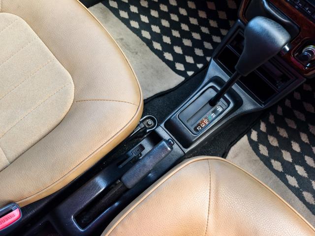 ミラジーノ ジーノ　タイミングベルト交換済み　ＥＴＣ　助手席エアバック　ＡＣ　エアーバッグ　ＰＷ　キーレス　パワステ　衝突安全ボディ　ウッド内装　レザーシート（26枚目）